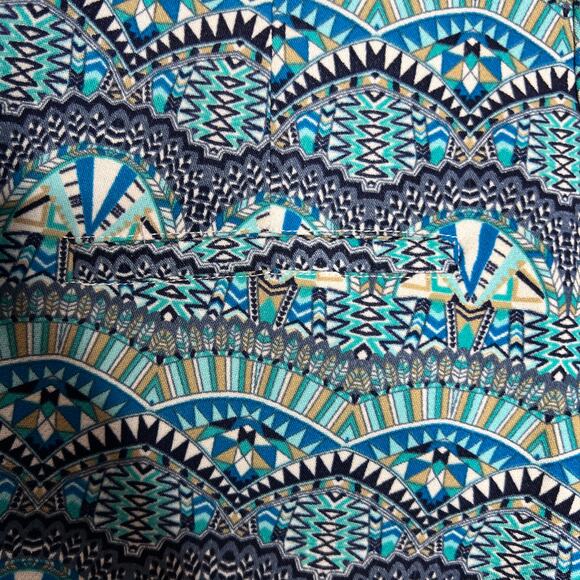 Forever 21 Blue Green Aztec Print Flat Front Side Zip Shorts Women's Size Large - Picture 4 of 6